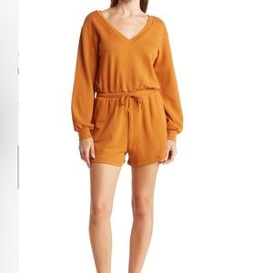 Melrose & Market v neck long sleeve short sweatshirt romper
